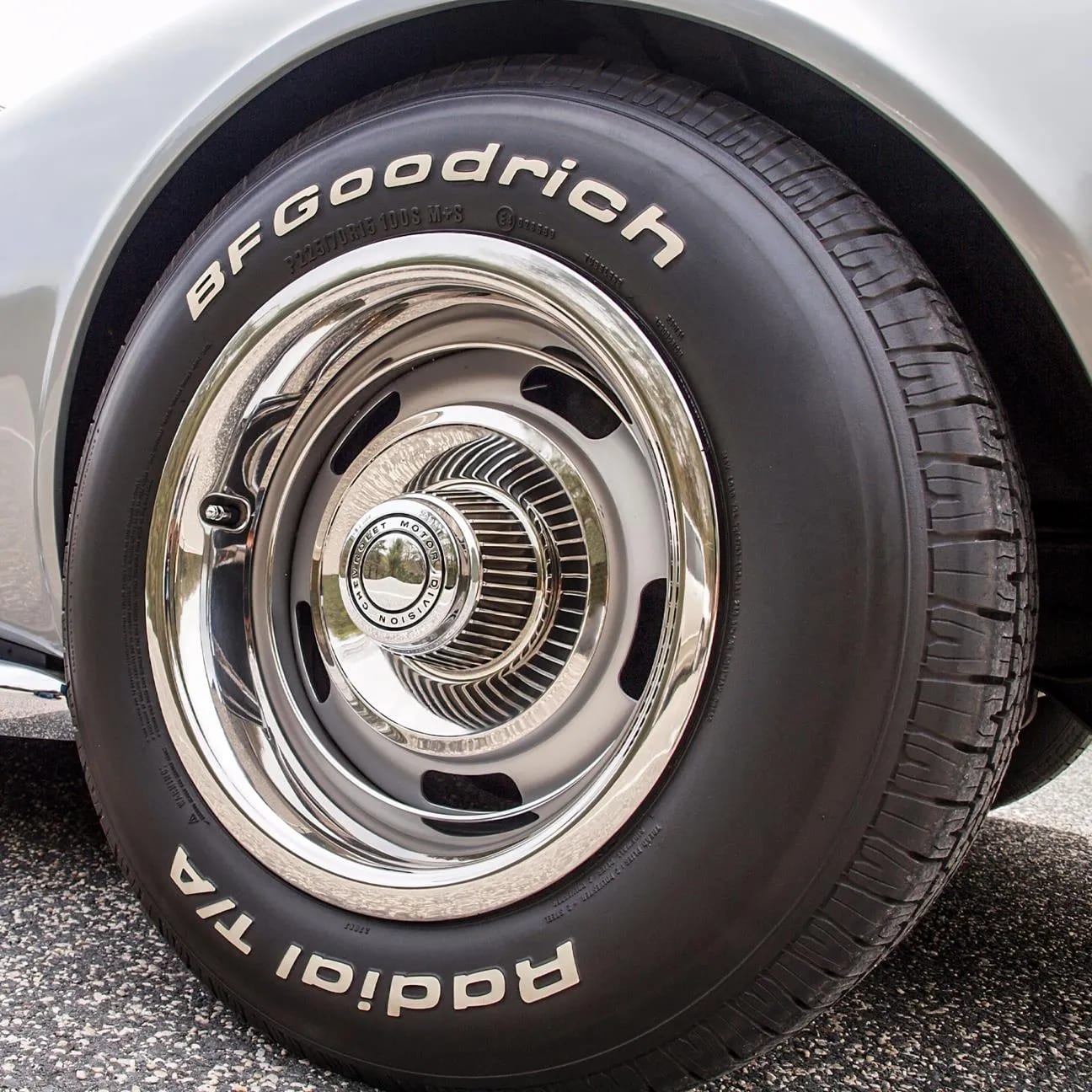 C3 New 15"x8" Rally Wheel Set with Reproduction Hubcaps & Stainless Steel Trim Rings 1969-1982
